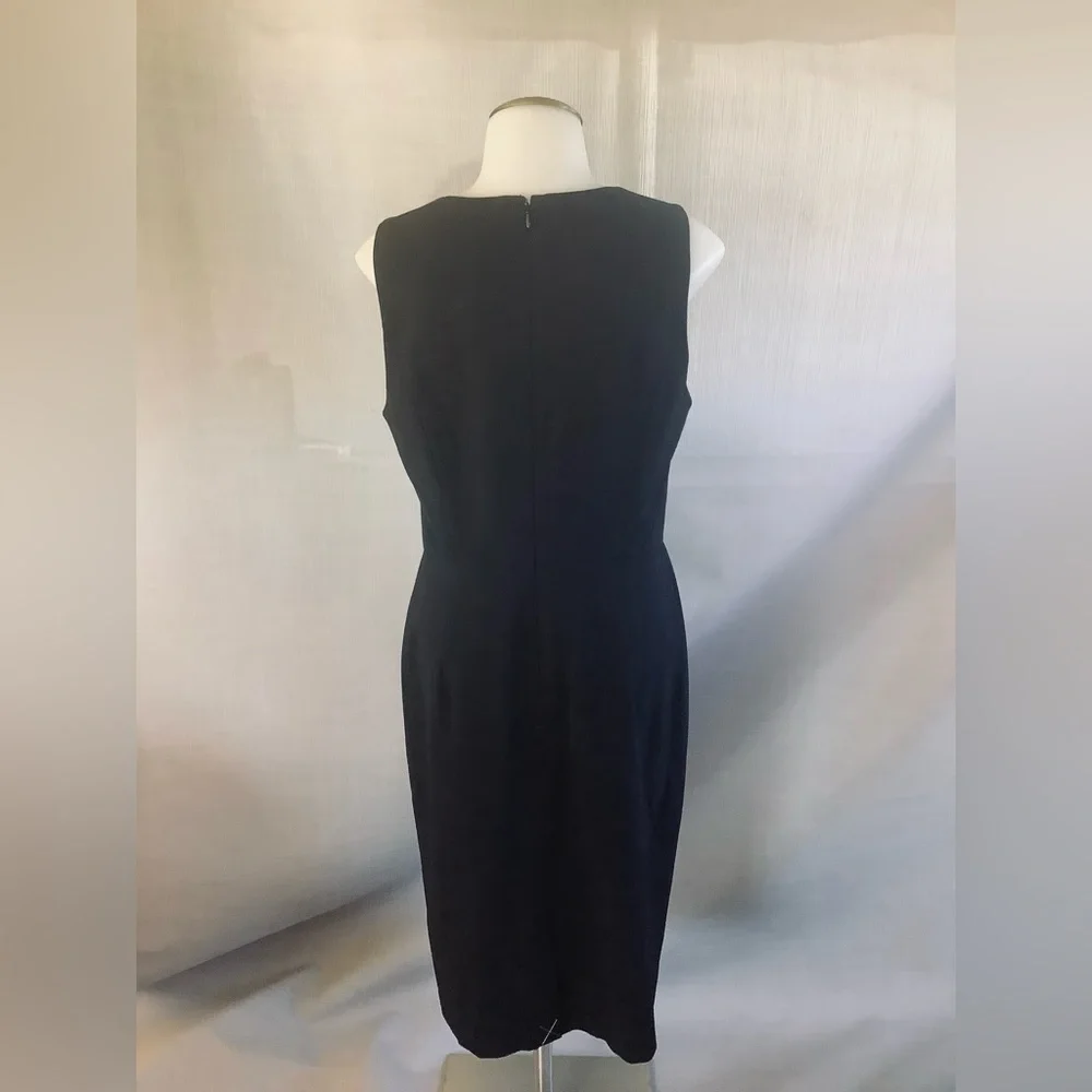 Size 4 Ann Taylor Sheath sleeveless V neck black dress shirt LBD - Picture 2 of 9